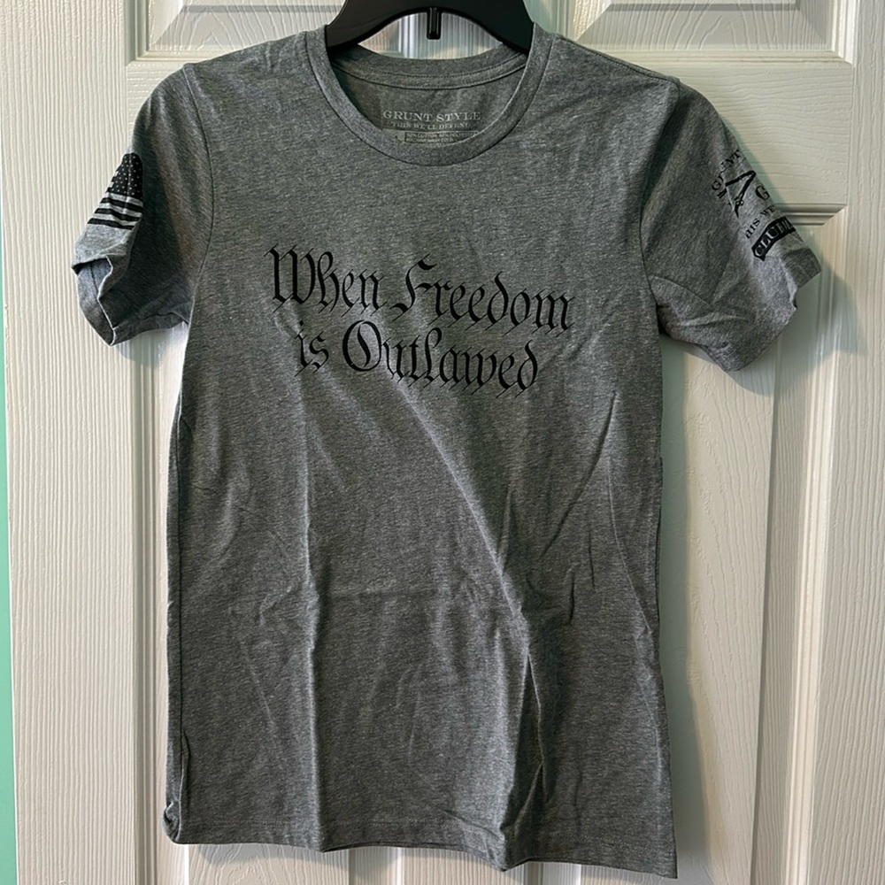 Women’s Club Grunt Style T-Shirt. Size medium.